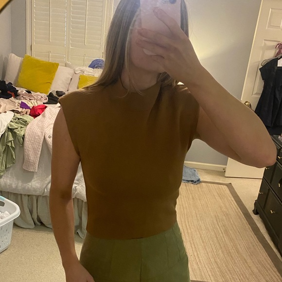 Top - Picture 2 of 4